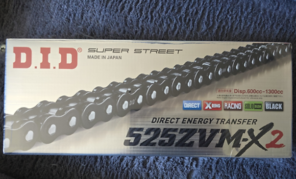 D.I.D Super Street chain packaging on a textured blue surface