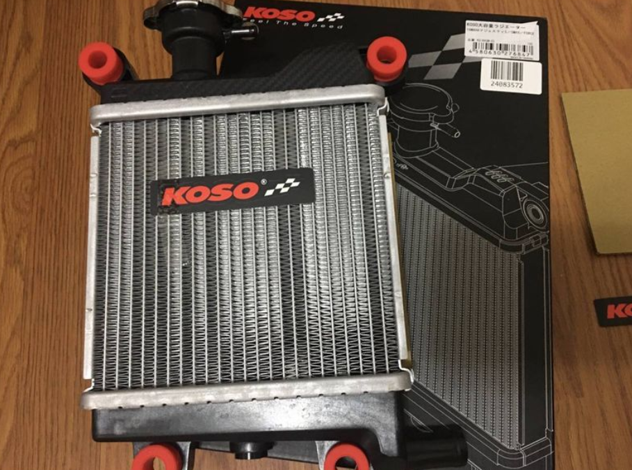 Koso radiator on a wooden surface with packaging in the background