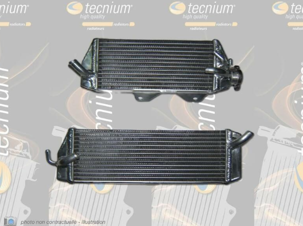 Two car radiators on a gray background with 'tecnium' branding.