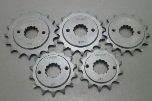 Five metal sprockets on a gray background
